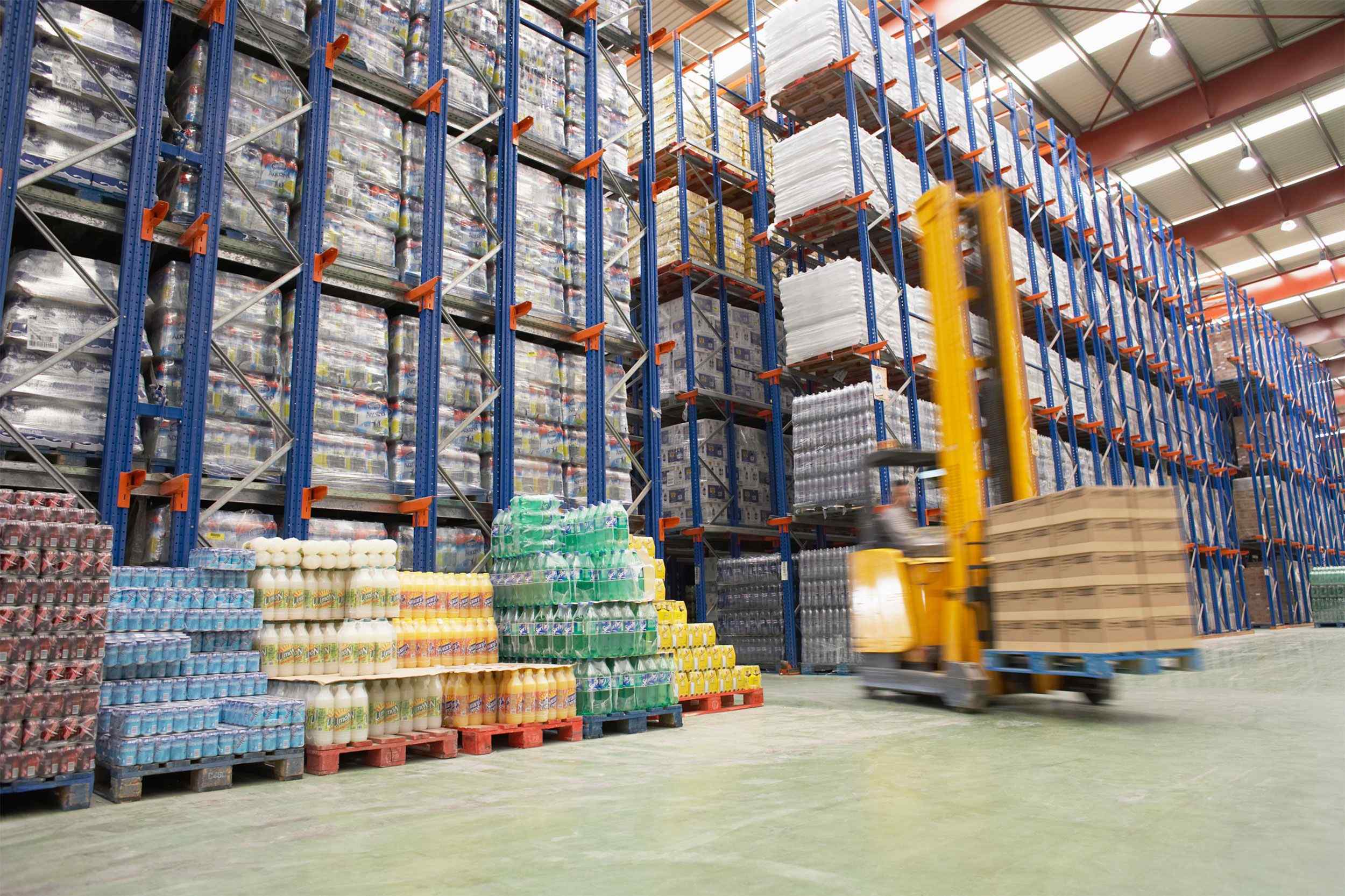 http://expresstransportsinc.com/wp-content/uploads/2015/09/Warehouse-and-lifter.jpg